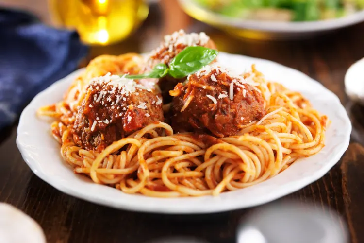 Easy and romantic Valentine's day dinner at home for couples